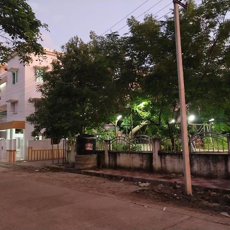 Mayurapriya Inn Ченнаи Экстерьер фото