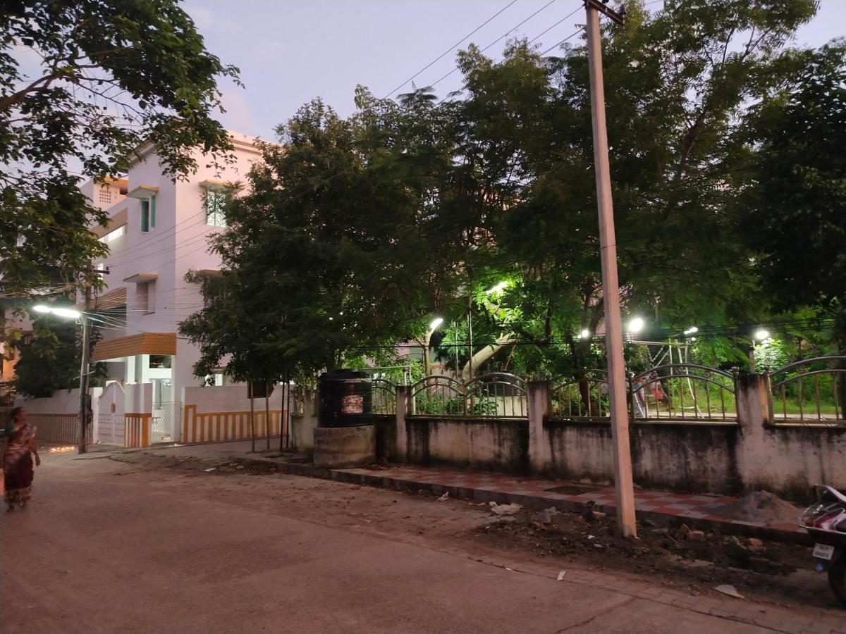 Mayurapriya Inn Ченнаи Экстерьер фото